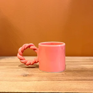 Photo d'une tasse rose du souk marocain